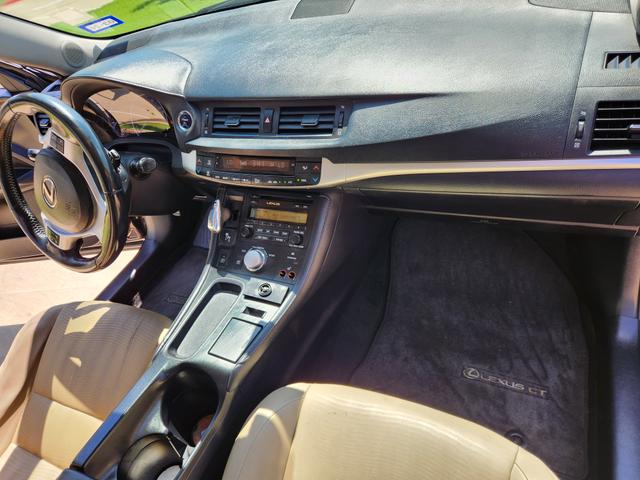 Photo of 2011 Purple Lexus CT 200h