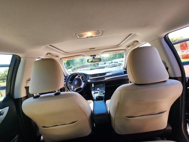 Photo of 2011 Purple Lexus CT 200h