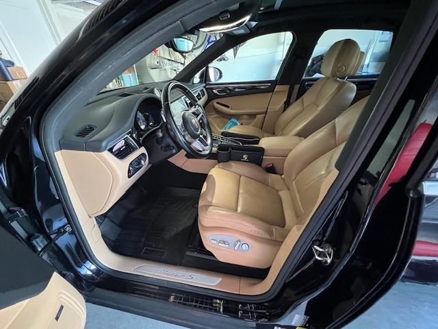 Photo of 2017 Black Porsche Macan