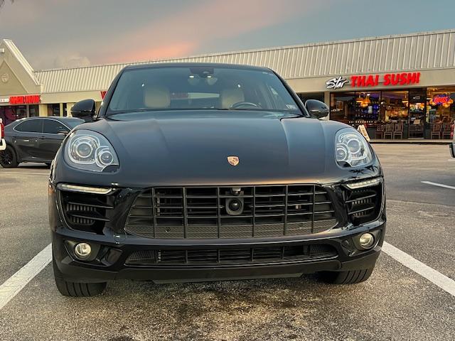 Photo of 2017 Black Porsche Macan
