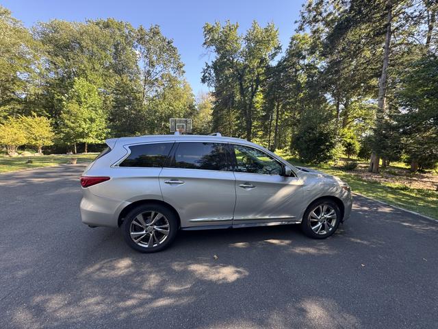 Photo of 2014 Silver INFINITI QX60