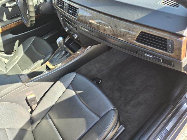 Photo of 2009 Silver BMW 328