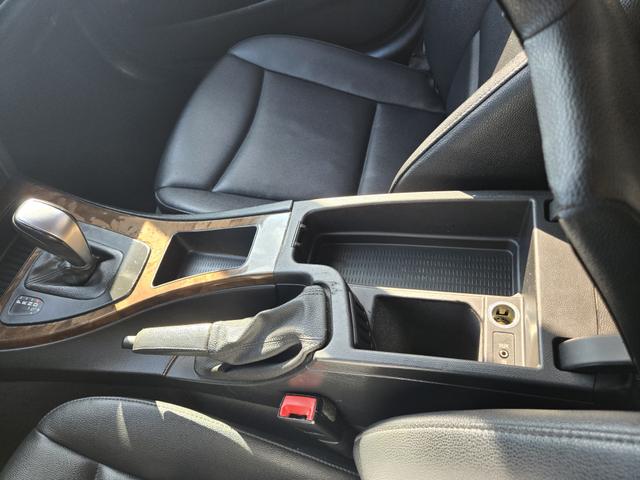 Photo of 2009 Silver BMW 328