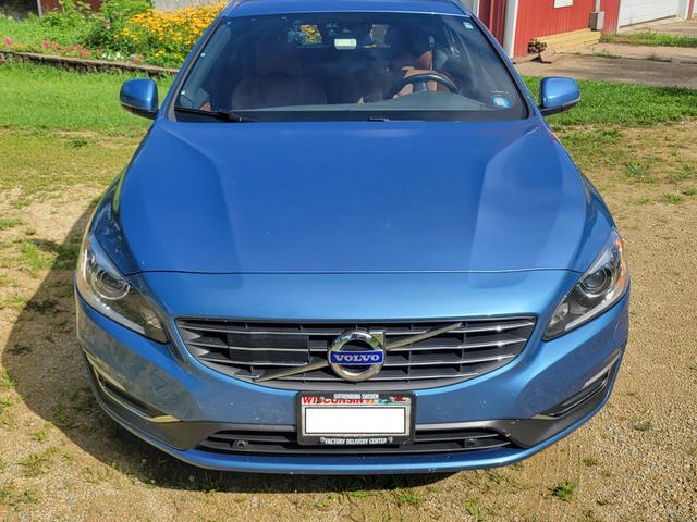 Photo of 2015 Blue Volvo V60