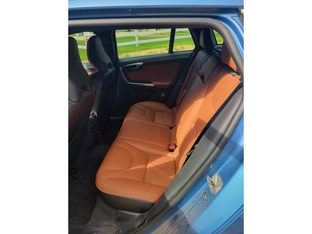 Photo of 2015 Blue Volvo V60