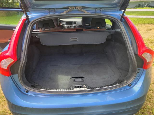 Photo of 2015 Blue Volvo V60