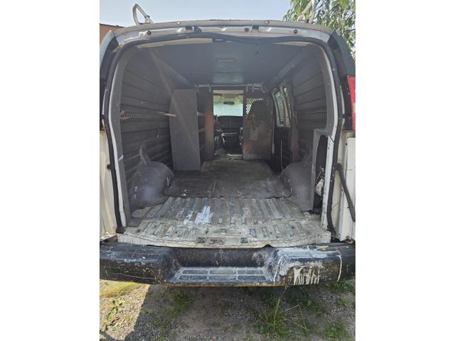 Photo of 2006 White Chevrolet Express 2500