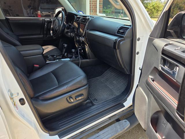 Photo of 2015 White Toyota 4Runner