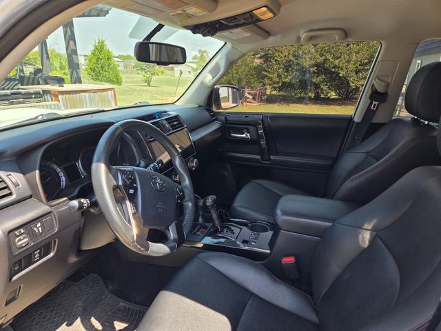 Photo of 2015 White Toyota 4Runner