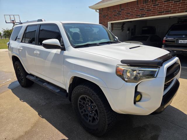 Photo of 2015 White Toyota 4Runner