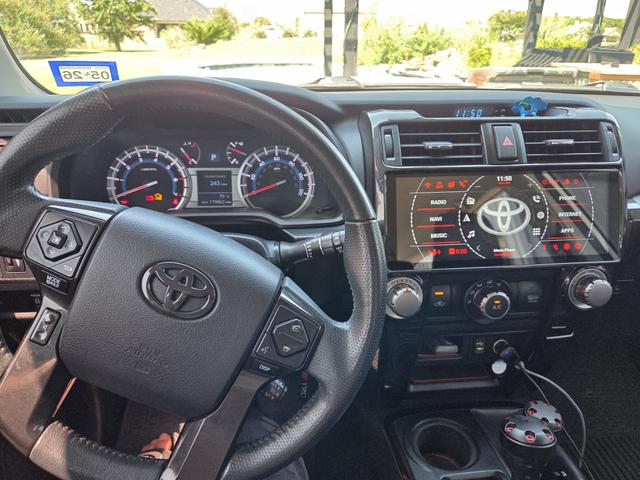 Photo of 2015 White Toyota 4Runner
