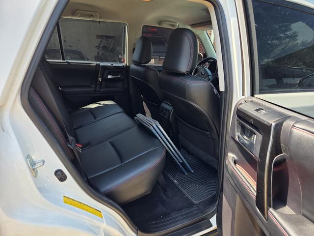 Photo of 2015 White Toyota 4Runner