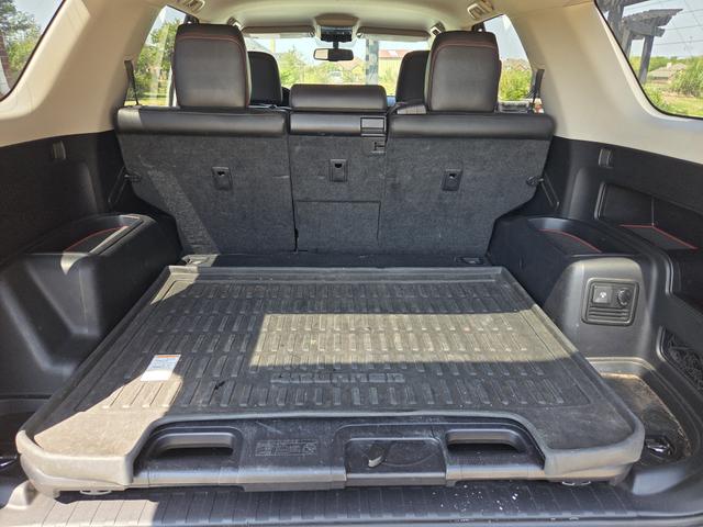 Photo of 2015 White Toyota 4Runner