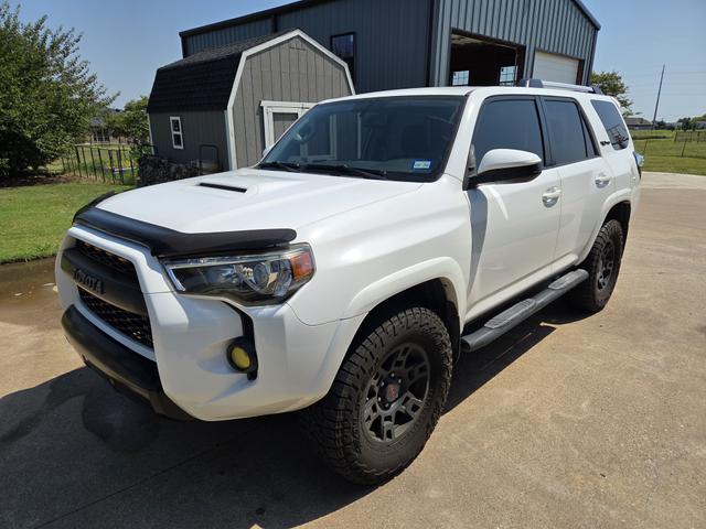 Photo of 2015 White Toyota 4Runner