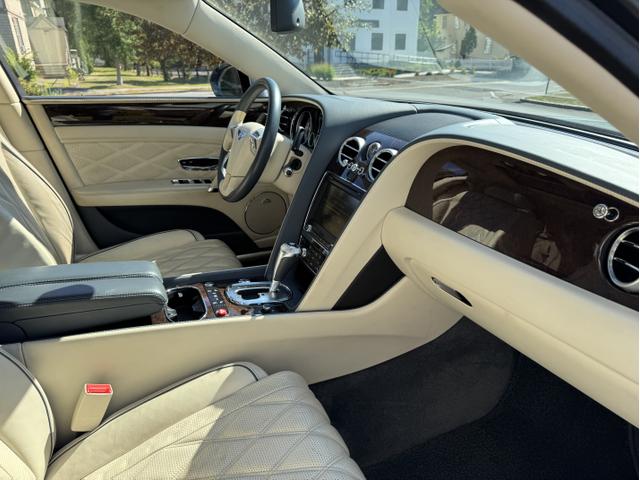 Photo of 2015 Silver Bentley Flying Spur