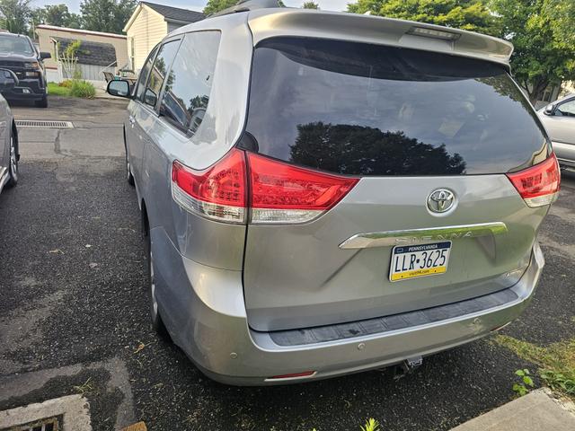 Photo of 2012 Silver Toyota Sienna
