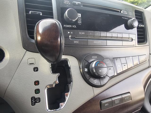 Photo of 2012 Silver Toyota Sienna