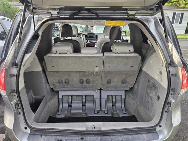 Photo of 2012 Silver Toyota Sienna