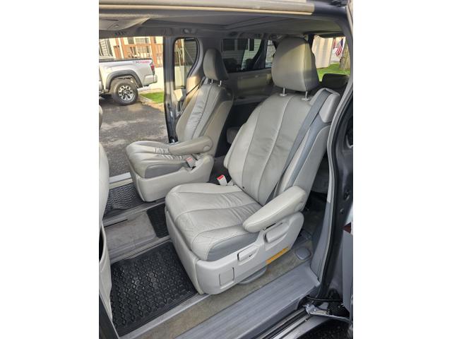 Photo of 2012 Silver Toyota Sienna