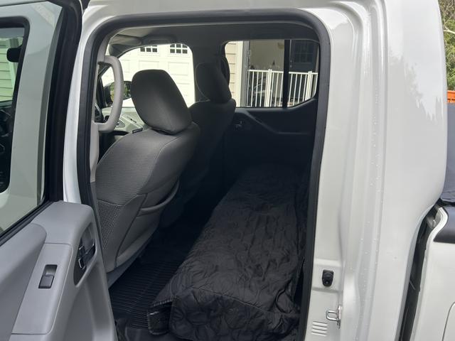Photo of 2021 White Nissan Frontier