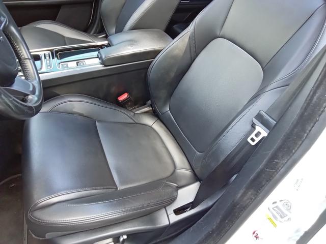 Photo of 2019 White Jaguar XF