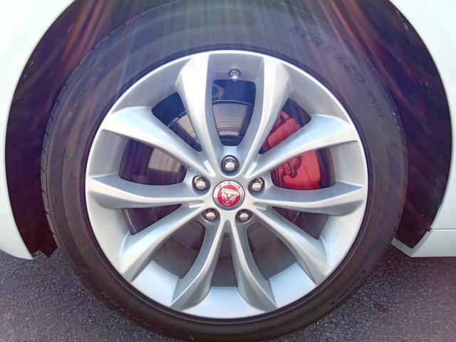 Photo of 2019 White Jaguar XF