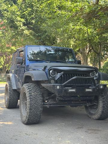 Photo of 2010 Blue Jeep Wrangler