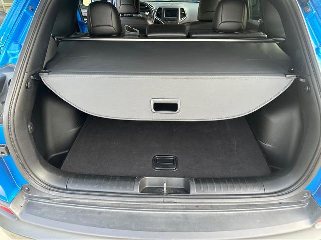 Photo of 2020 Blue Jeep Cherokee