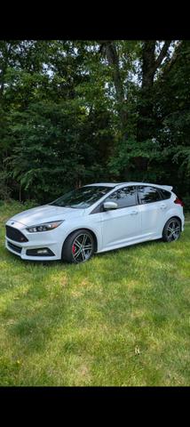 Photo of 2018 White Ford Focus ST