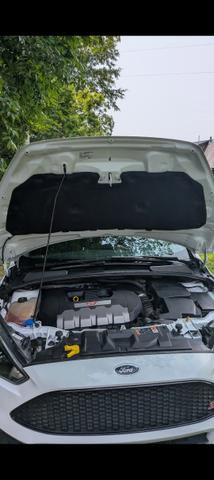 Photo of 2018 White Ford Focus ST