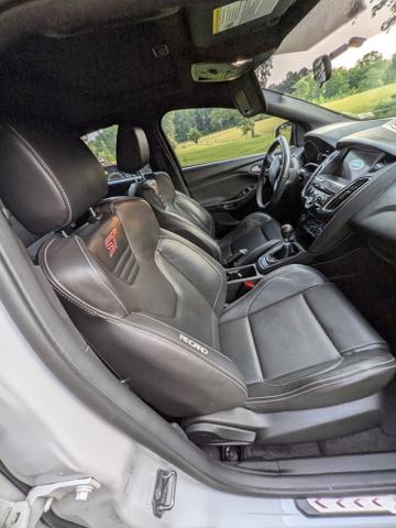Photo of 2018 White Ford Focus ST