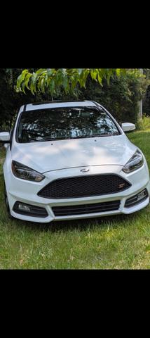 Photo of 2018 White Ford Focus ST