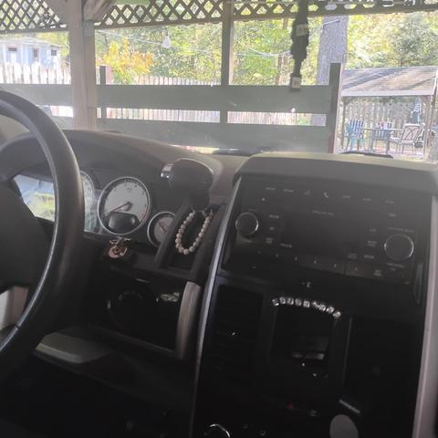 Photo of 2010 White Dodge Grand Caravan