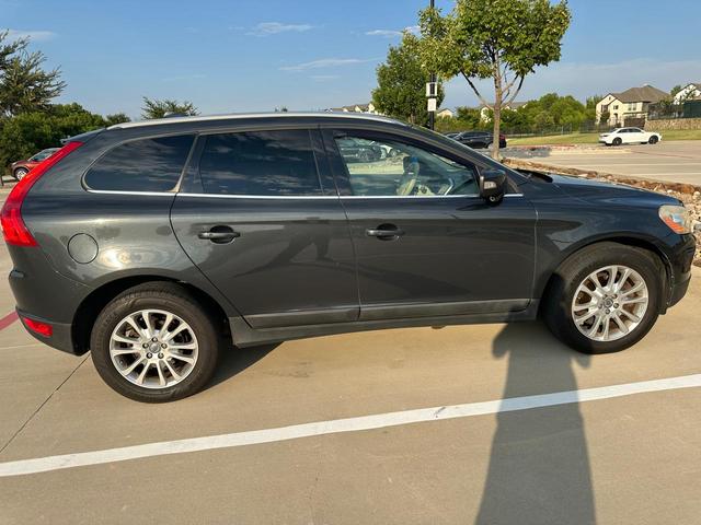 Photo of 2010 Gray Volvo XC60