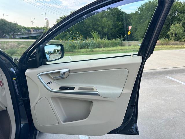 Photo of 2010 Gray Volvo XC60