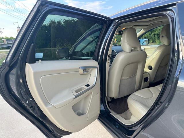 Photo of 2010 Gray Volvo XC60