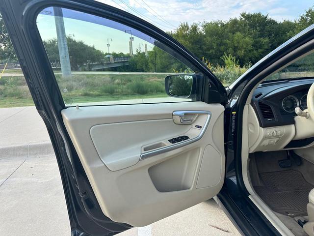 Photo of 2010 Gray Volvo XC60