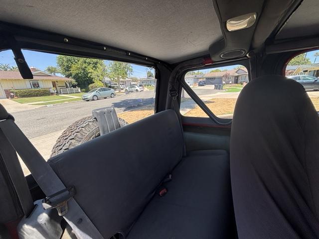Photo of 2001 Red Jeep Wrangler