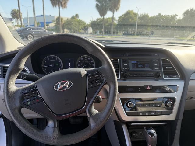Photo of 2015 White Hyundai SONATA