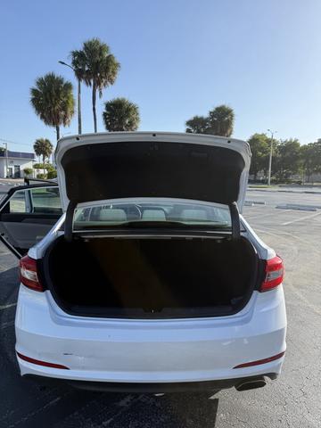 Photo of 2015 White Hyundai SONATA