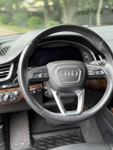 Photo of 2018 Black Audi Q7