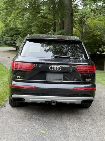 Photo of 2018 Black Audi Q7