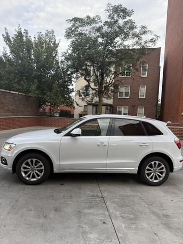 Photo of 2014 White Audi Q5