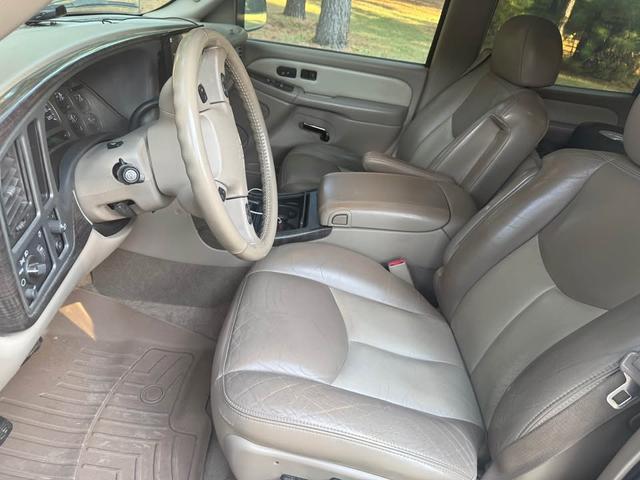 Photo of 2006 Gray GMC Yukon XL