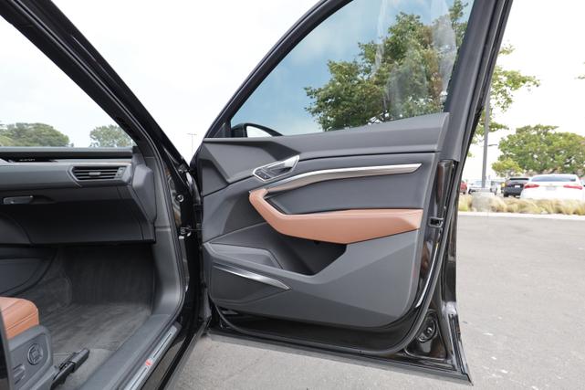 Photo of 2021 Black Audi e-tron Sportback