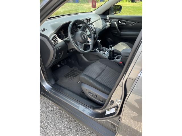 Photo of 2018 Gray Nissan Rogue