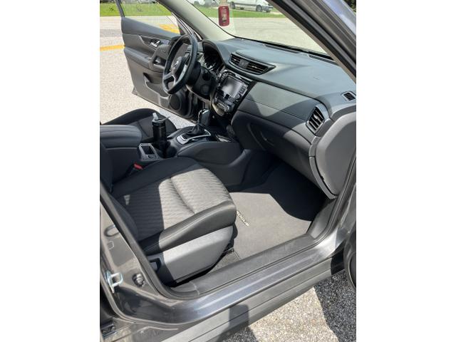 Photo of 2018 Gray Nissan Rogue