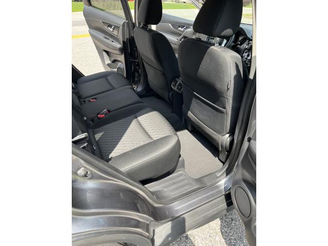 Photo of 2018 Gray Nissan Rogue