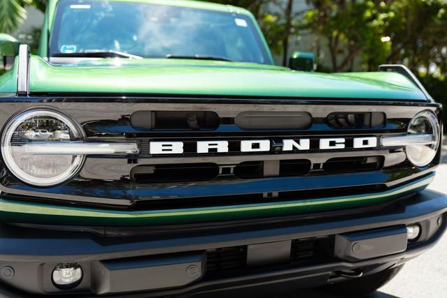 Photo of 2023 Green Ford Bronco