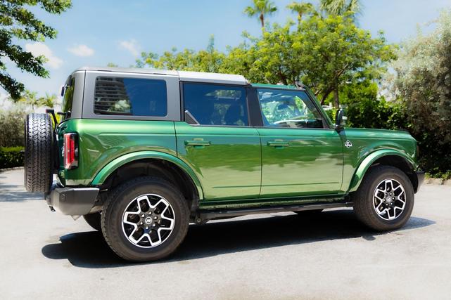 Photo of 2023 Green Ford Bronco
